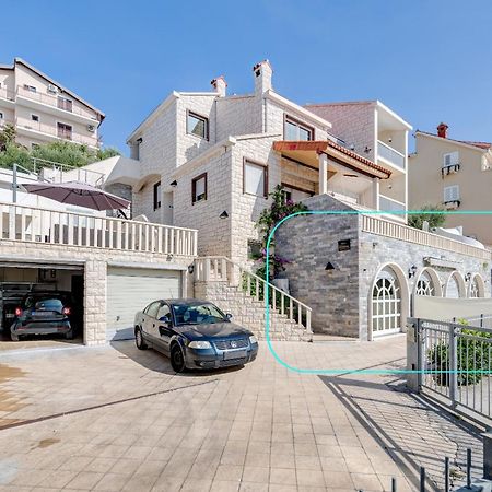 Apartments With Pool Vrdoljak 奥米什 外观 照片