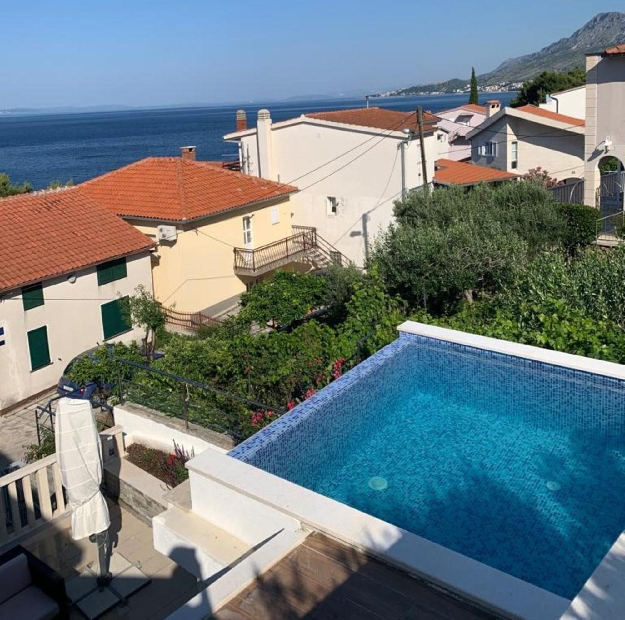 Apartments With Pool Vrdoljak 奥米什 客房 照片