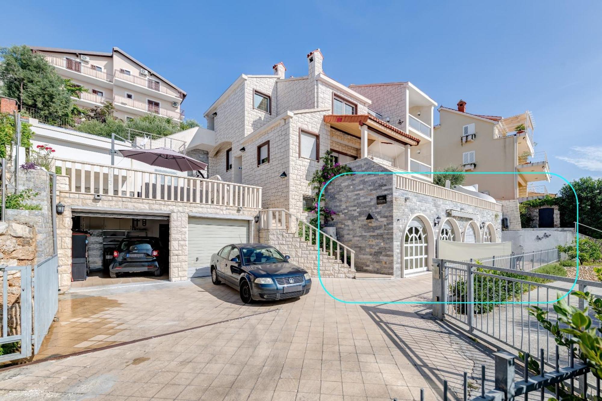 Apartments With Pool Vrdoljak 奥米什 外观 照片
