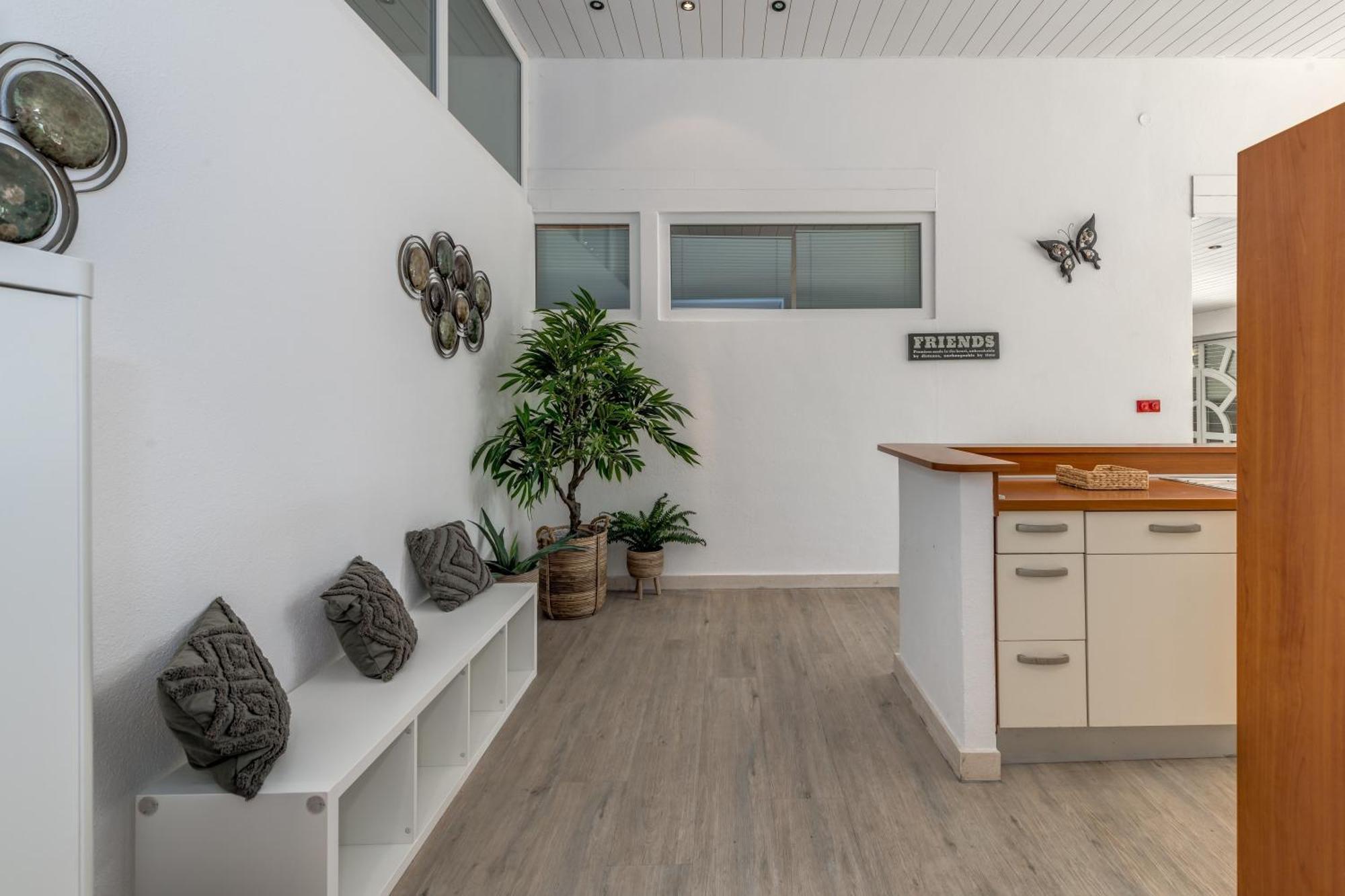 Apartments With Pool Vrdoljak 奥米什 客房 照片