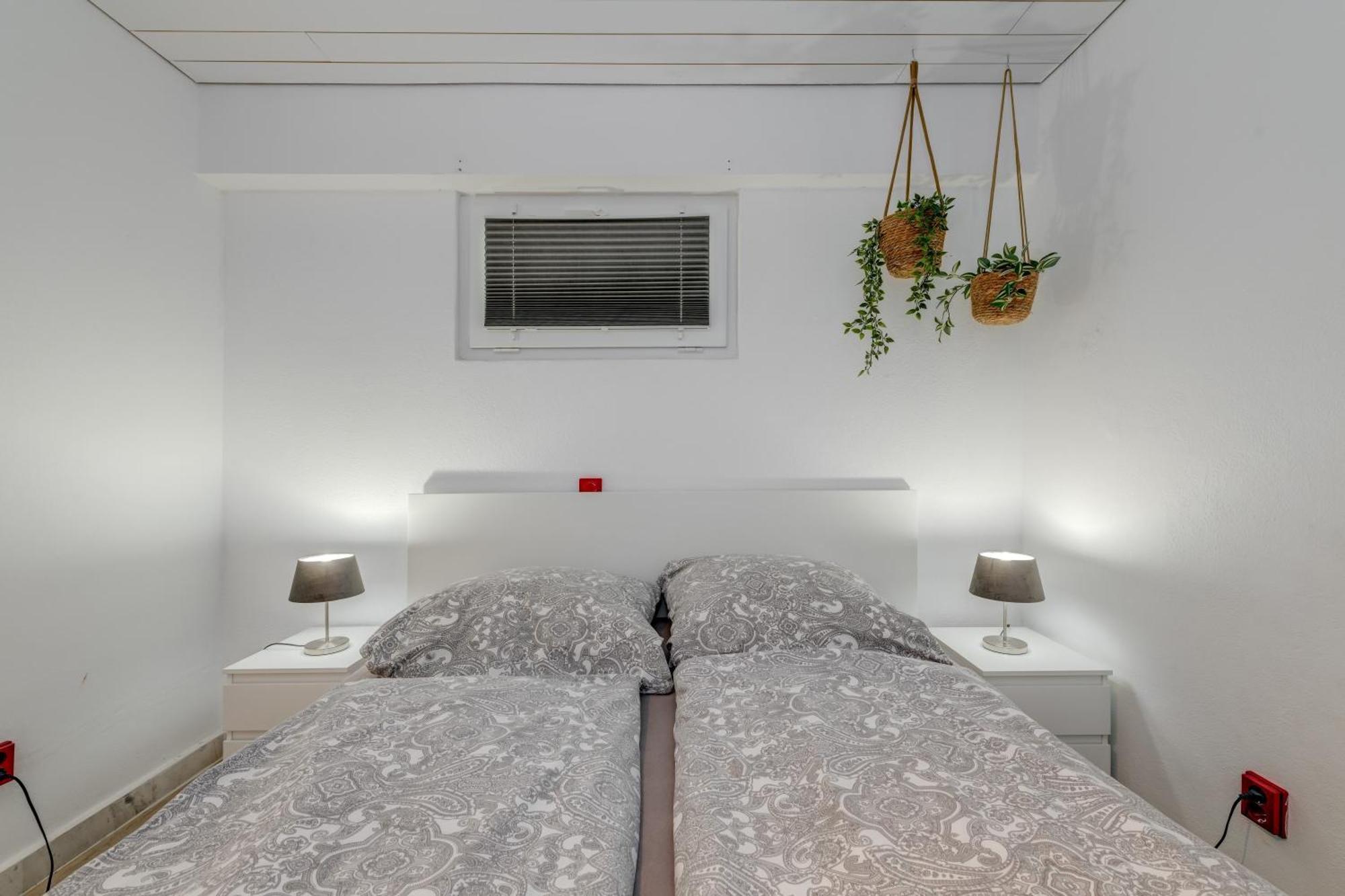Apartments With Pool Vrdoljak 奥米什 客房 照片