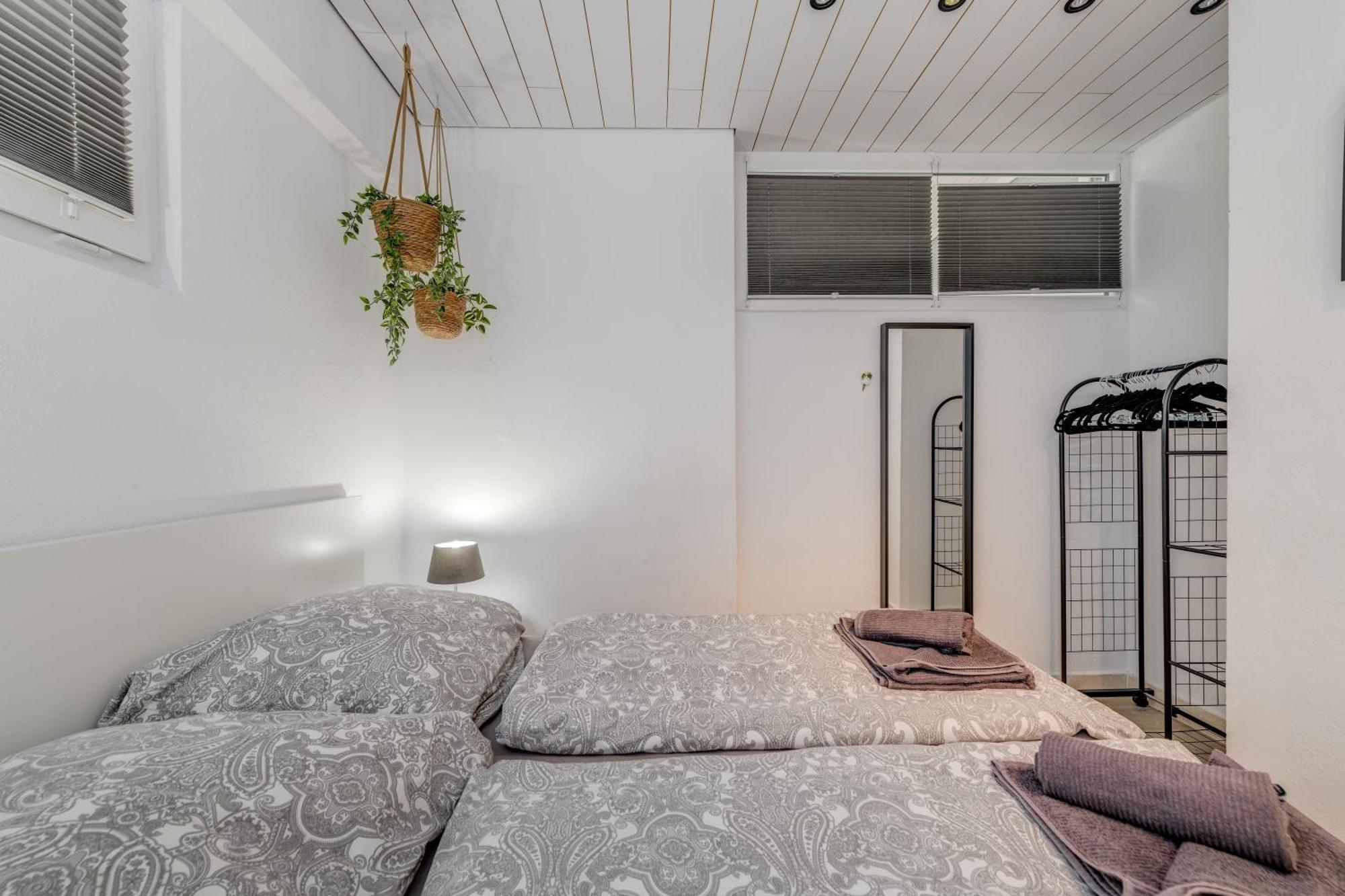 Apartments With Pool Vrdoljak 奥米什 客房 照片
