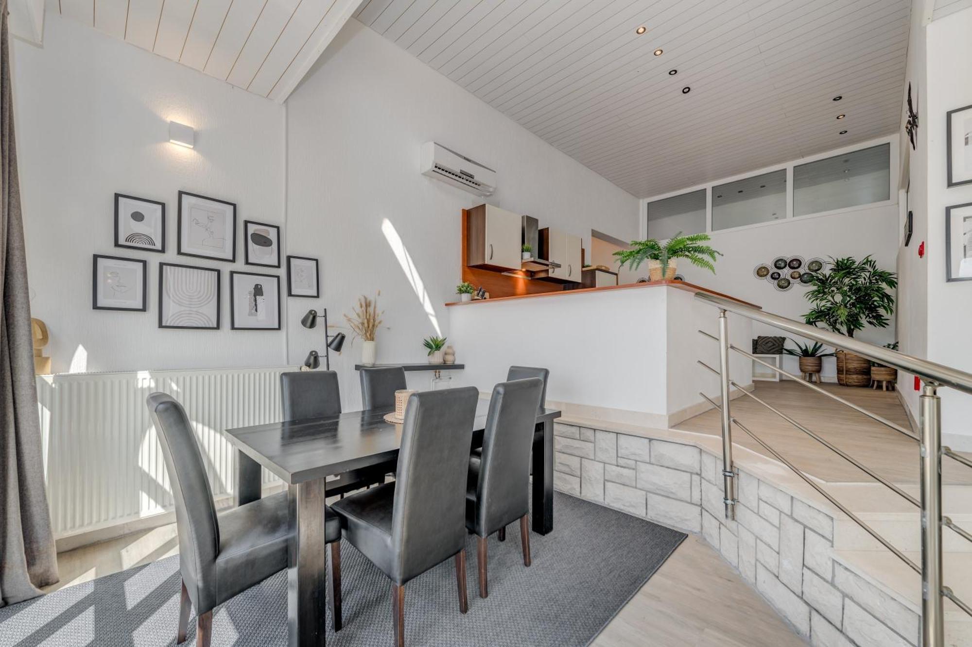 Apartments With Pool Vrdoljak 奥米什 客房 照片