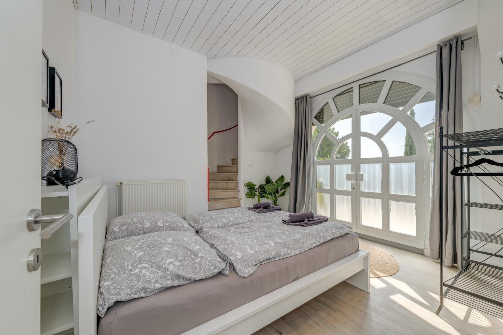 Apartments With Pool Vrdoljak 奥米什 客房 照片