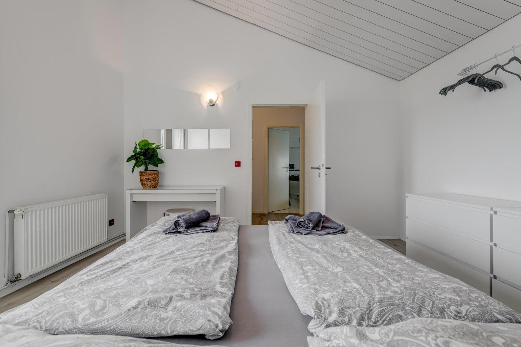 Apartments With Pool Vrdoljak 奥米什 客房 照片