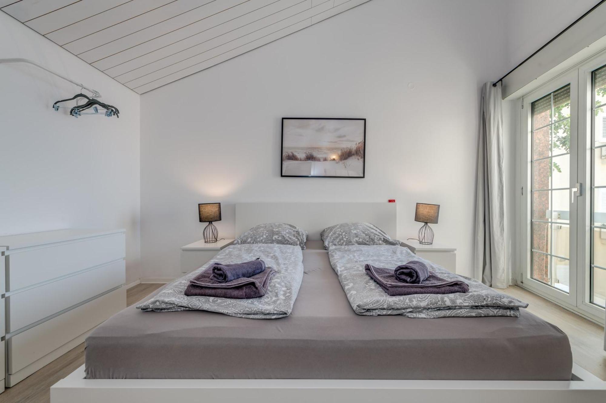 Apartments With Pool Vrdoljak 奥米什 客房 照片