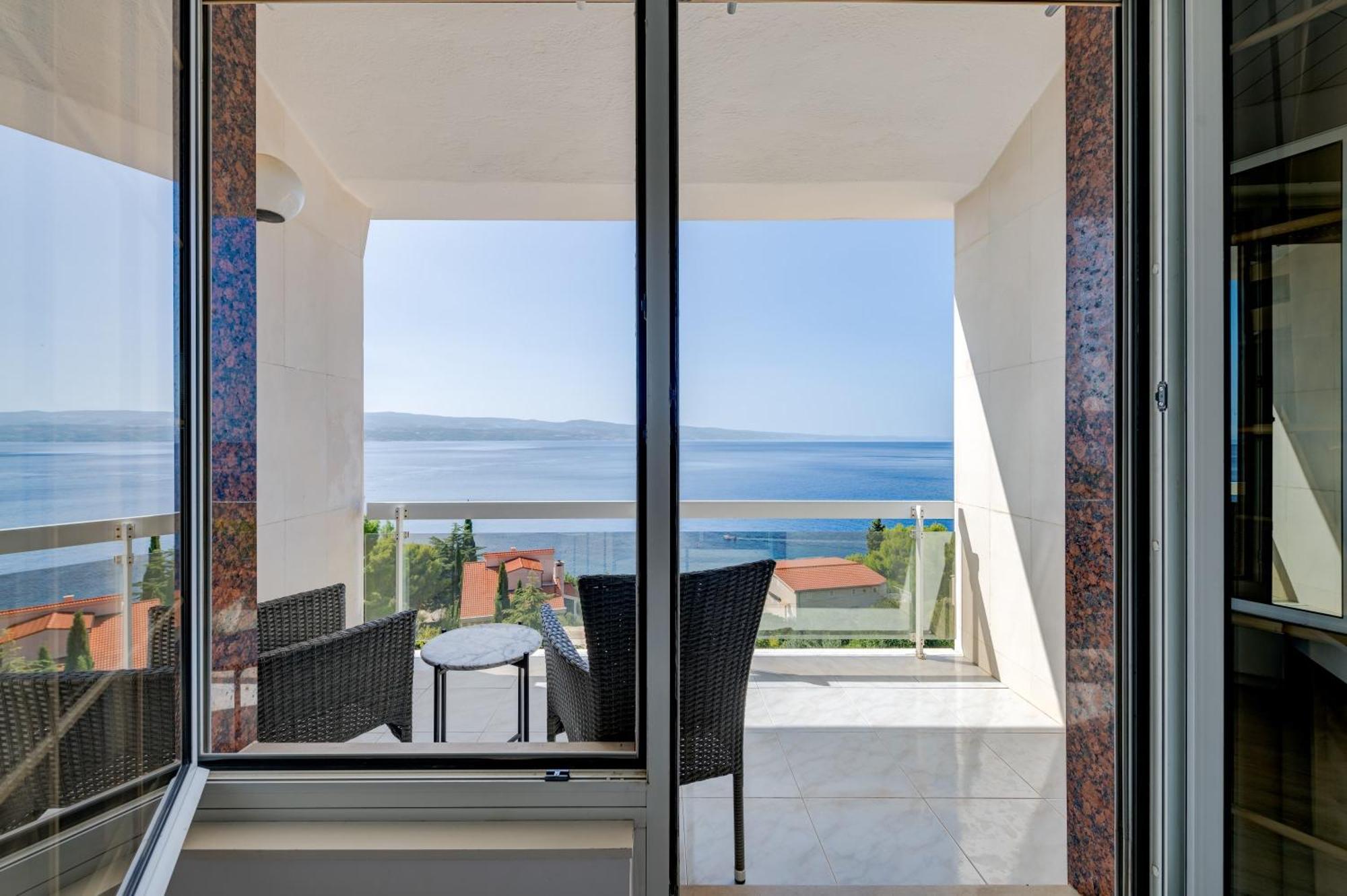 Apartments With Pool Vrdoljak 奥米什 客房 照片