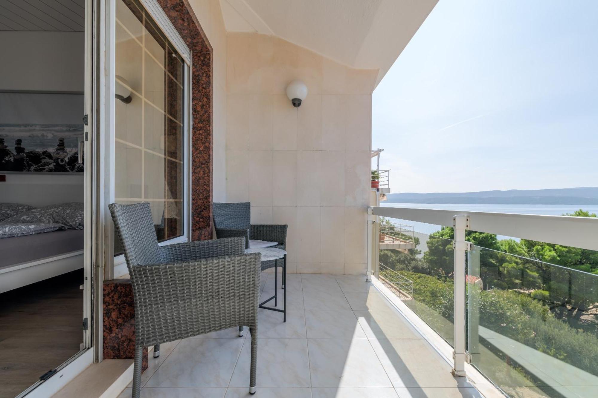 Apartments With Pool Vrdoljak 奥米什 客房 照片