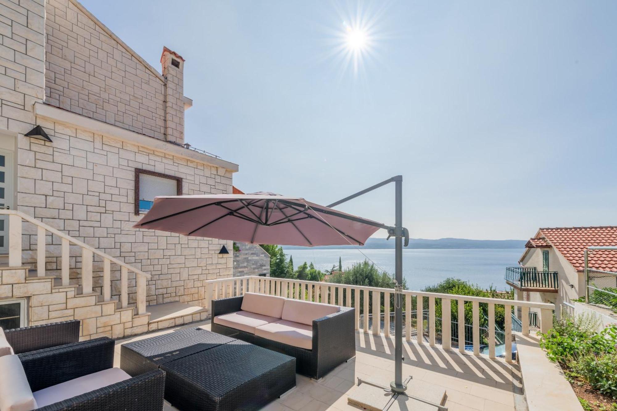 Apartments With Pool Vrdoljak 奥米什 客房 照片